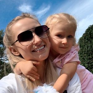 Meet your Posher, Alona